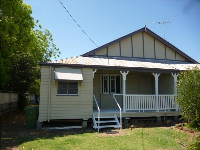 11 Henry, Street, Dalby QLD 4405