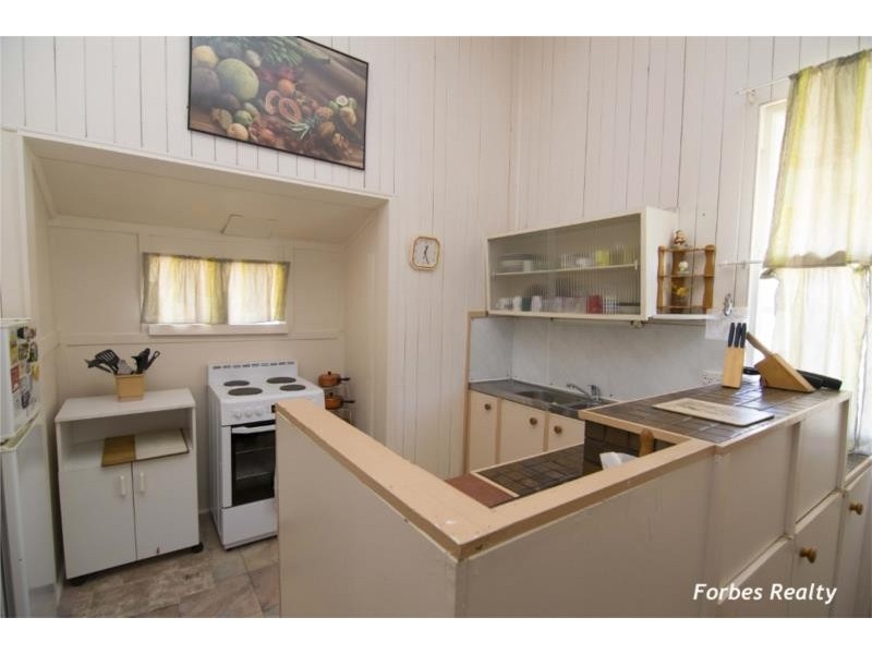 7 Amos Street, Dalby QLD 4405