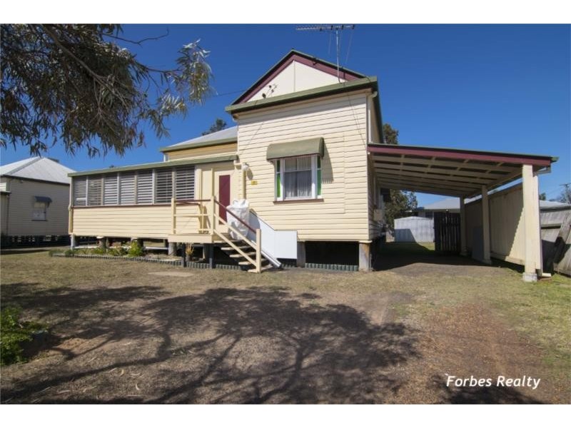 7 Amos Street, Dalby QLD 4405