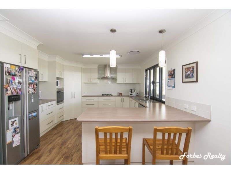 21 Neslo Court, Dalby QLD 4405