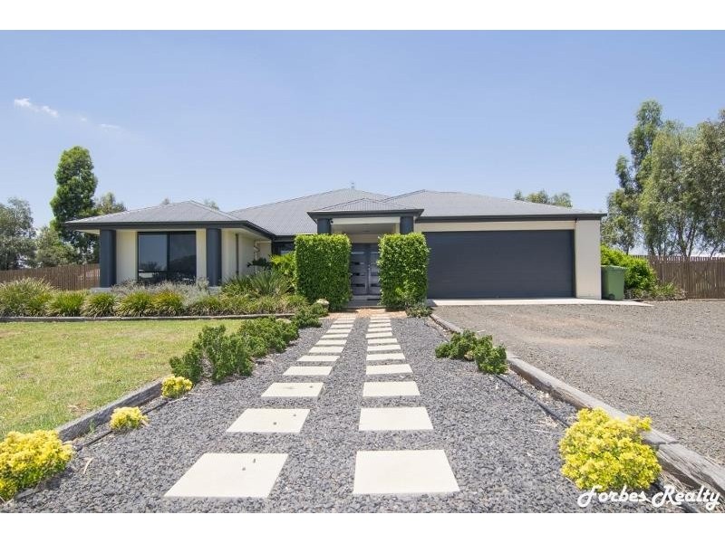 37 Southern Cross Drive, Dalby QLD 4405
