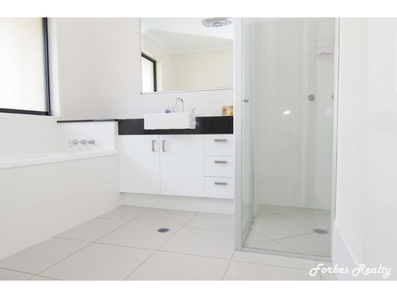 37 Southern Cross Drive, Dalby QLD 4405