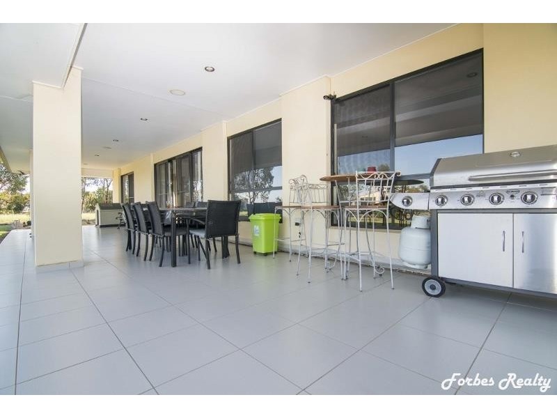 37 Southern Cross Drive, Dalby QLD 4405