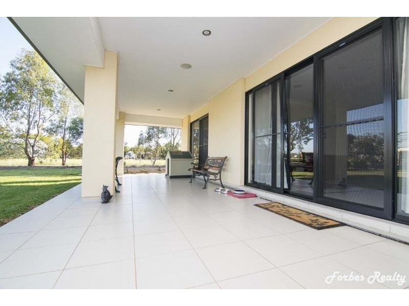 37 Southern Cross Drive, Dalby QLD 4405