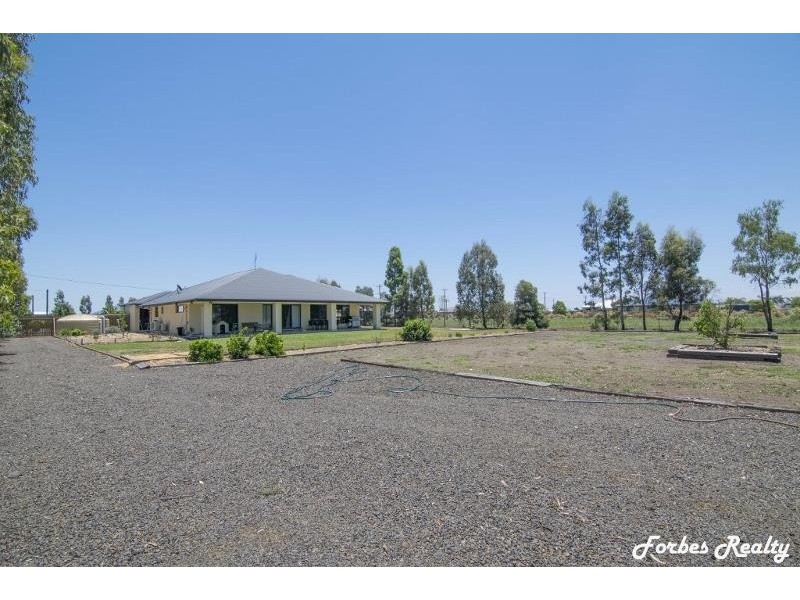 37 Southern Cross Drive, Dalby QLD 4405