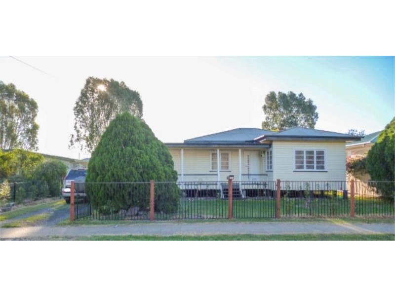 76 Nicholson Street, Dalby QLD 4405