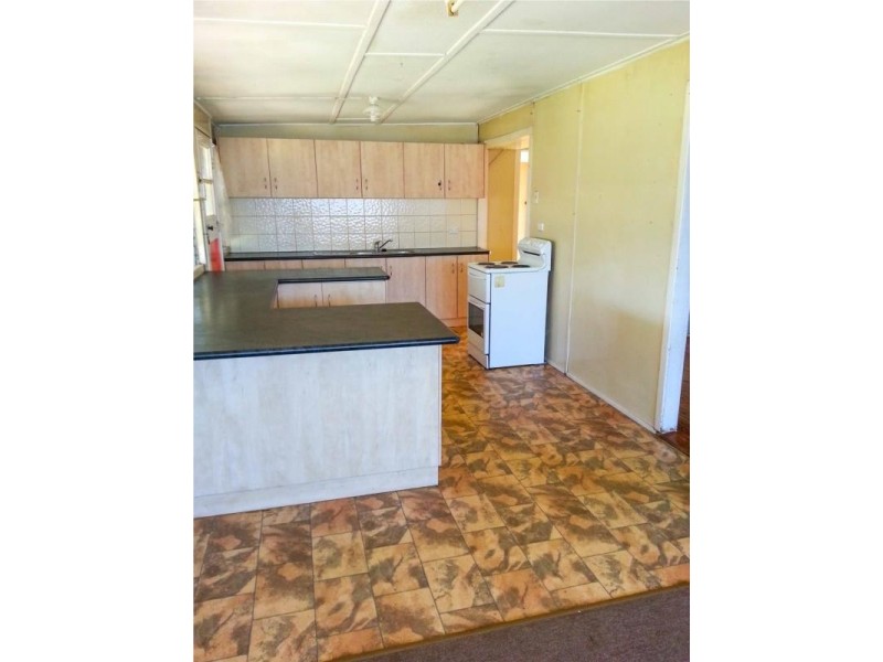 76 Nicholson Street, Dalby QLD 4405