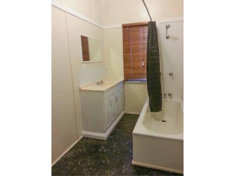 76 Nicholson Street, Dalby QLD 4405