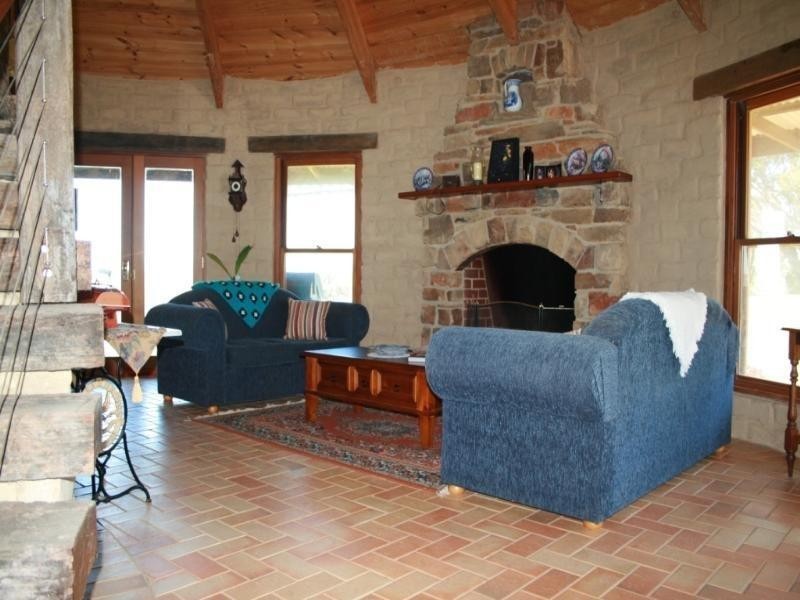 240 Moorrabee Rd, Knowsley VIC 3523