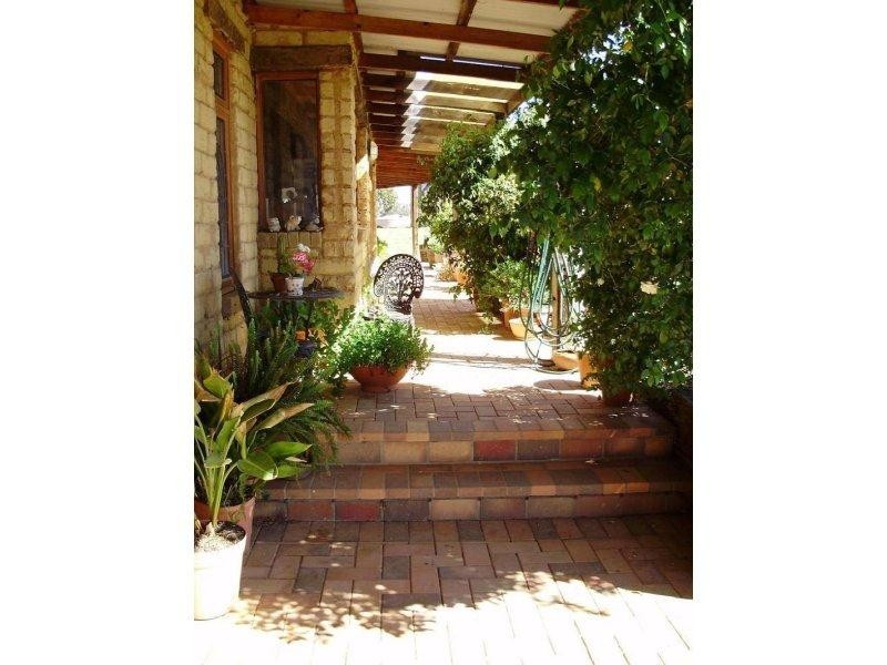 240 Moorrabee Rd, Knowsley VIC 3523