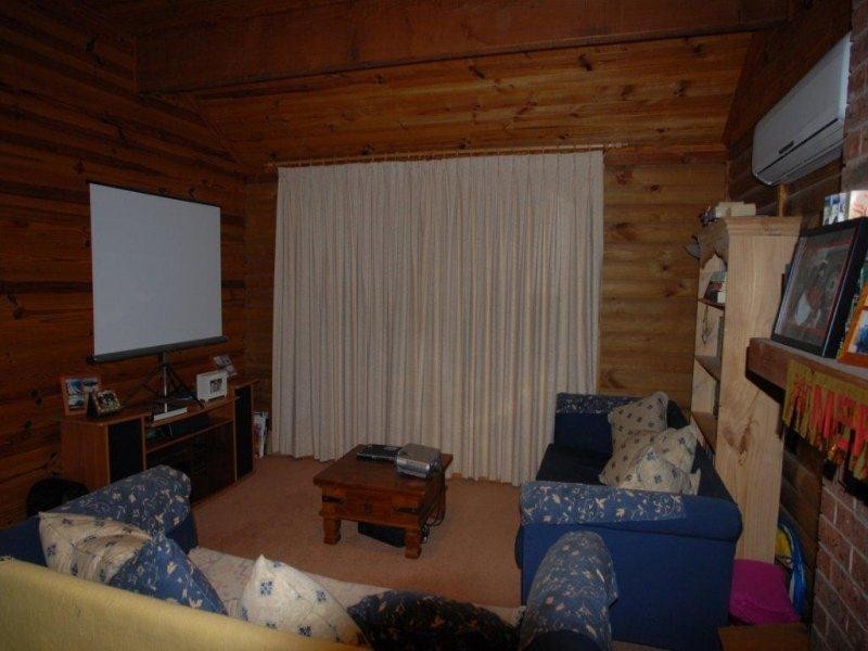 65 Cobden St, Bright VIC 3741