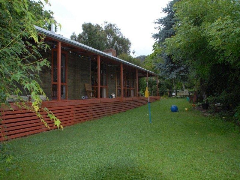 65 Cobden St, Bright VIC 3741