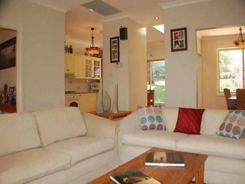 10 Angophora Pl, Valley Heights NSW 2777
