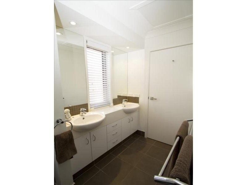 11 Worchester Tce, Reedy Creek QLD 4227
