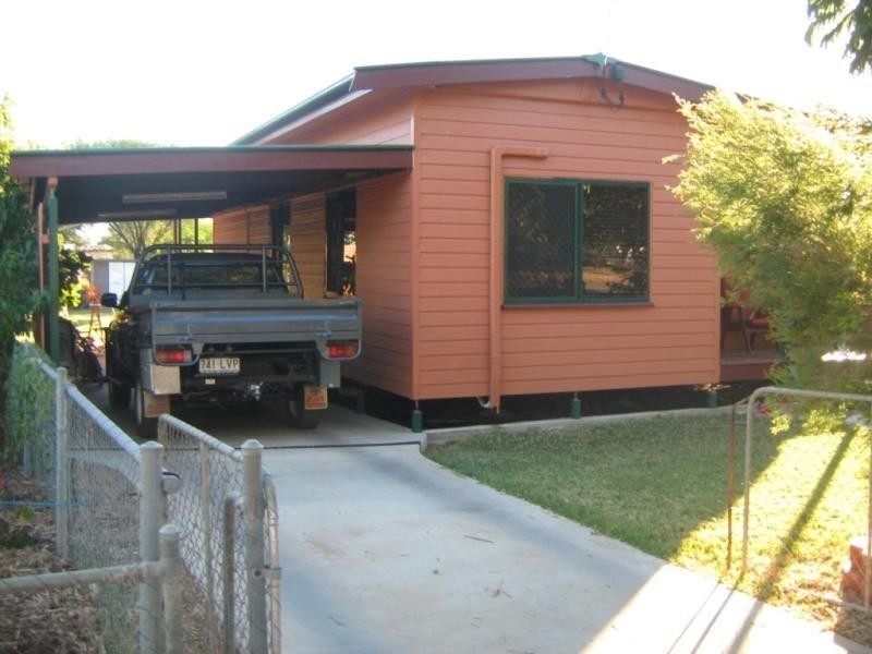 37 Mowbray St, Hughenden QLD 4821