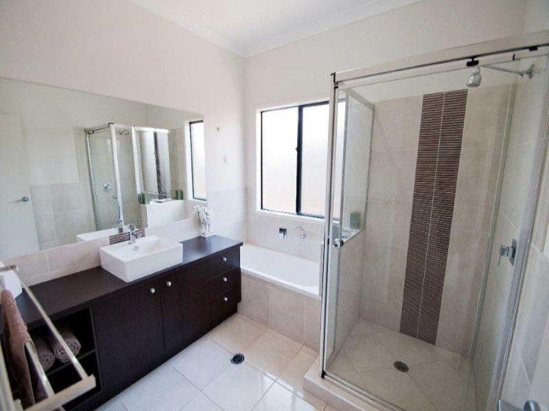 125 McGinn Rd, Ferny Grove QLD 4055