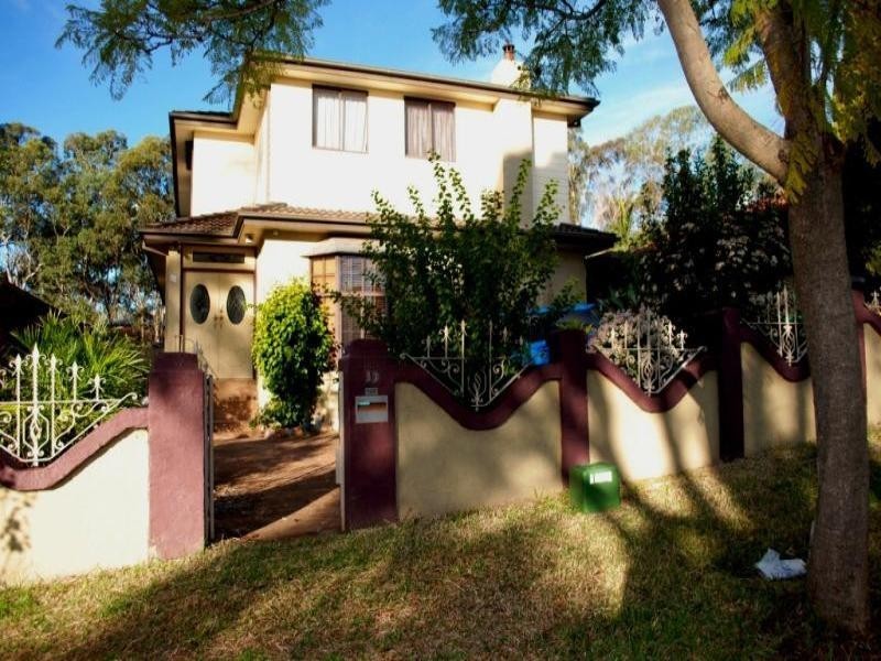 35 Dunkeld Pl, St Andrews NSW 2566