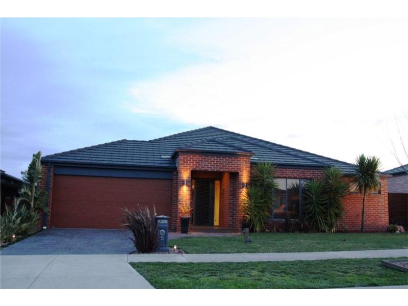 5 Castawellan St, Lyndhurst VIC 3975