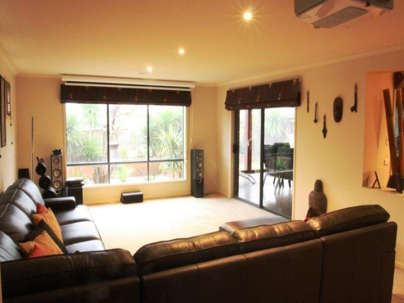 5 Castawellan St, Lyndhurst VIC 3975