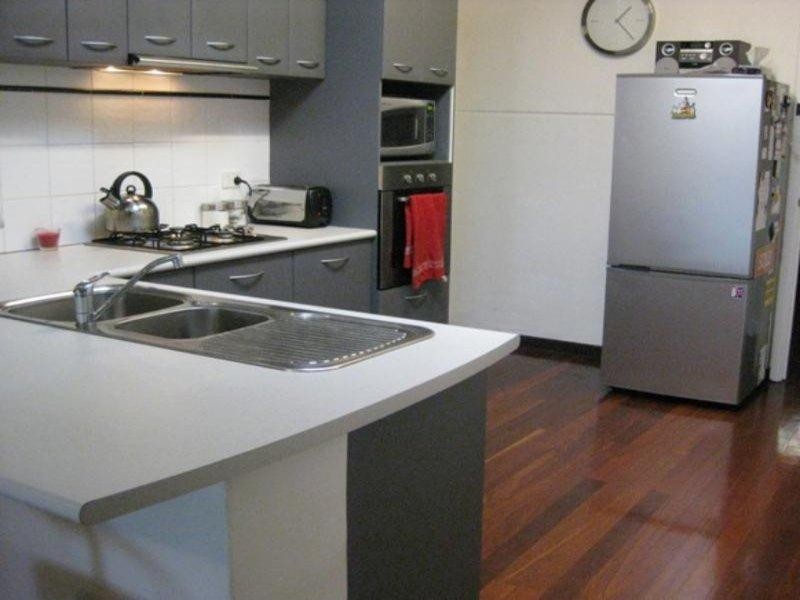 27 Latham St, Alfred Cove WA 6154