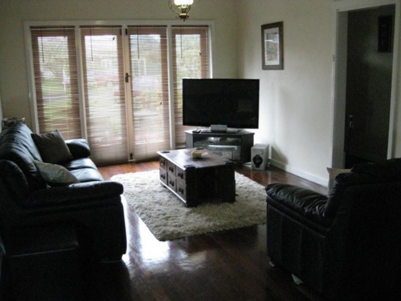 27 Latham St, Alfred Cove WA 6154