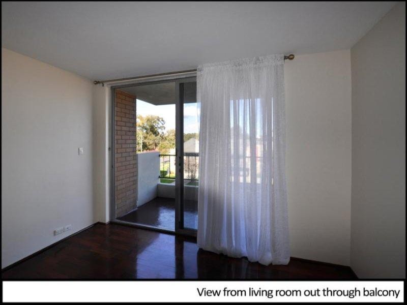 40/16 Leeder St, Glendalough WA 6016