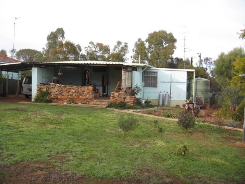 29 Seimons Ave, Corrigin WA 6375