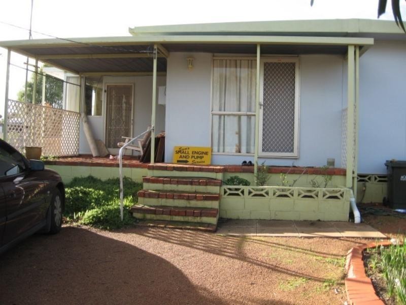 29 Seimons Ave, Corrigin WA 6375