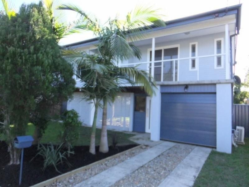 9 Windsor Rd, Berkeley Vale NSW 2261