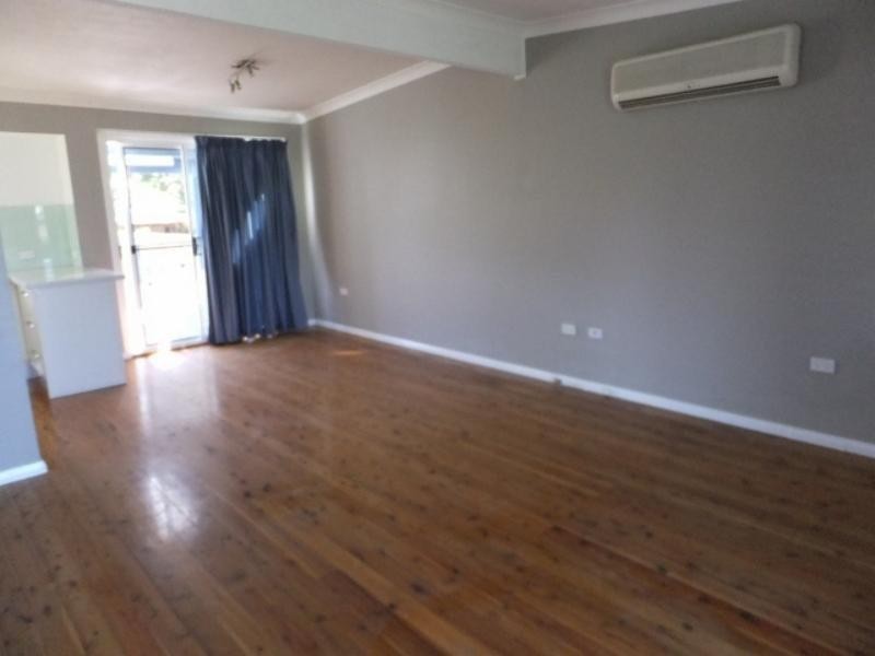 9 Windsor Rd, Berkeley Vale NSW 2261