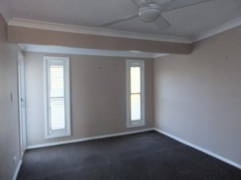 9 Windsor Rd, Berkeley Vale NSW 2261