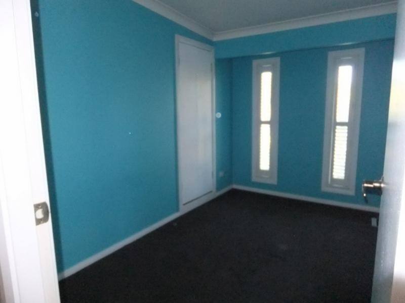 9 Windsor Rd, Berkeley Vale NSW 2261