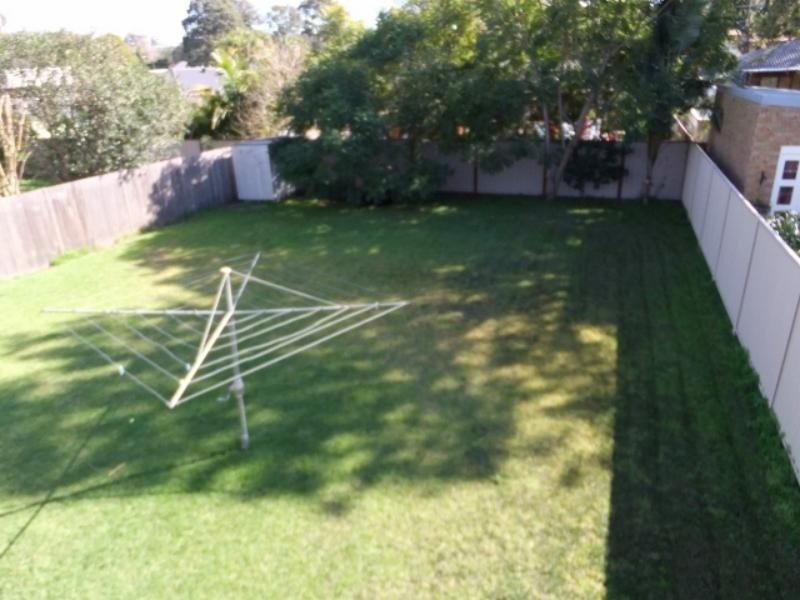 9 Windsor Rd, Berkeley Vale NSW 2261