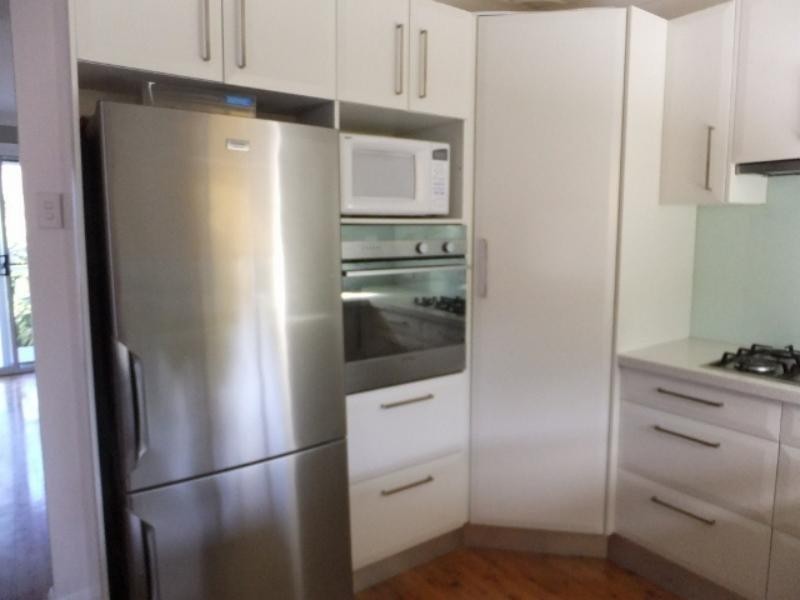 9 Windsor Rd, Berkeley Vale NSW 2261