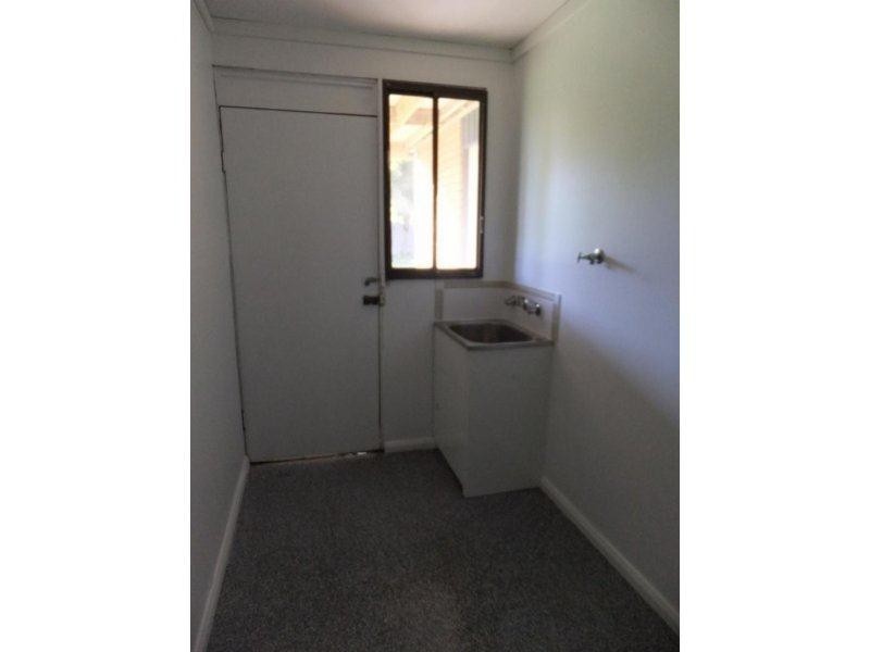 9 Windsor Rd, Berkeley Vale NSW 2261