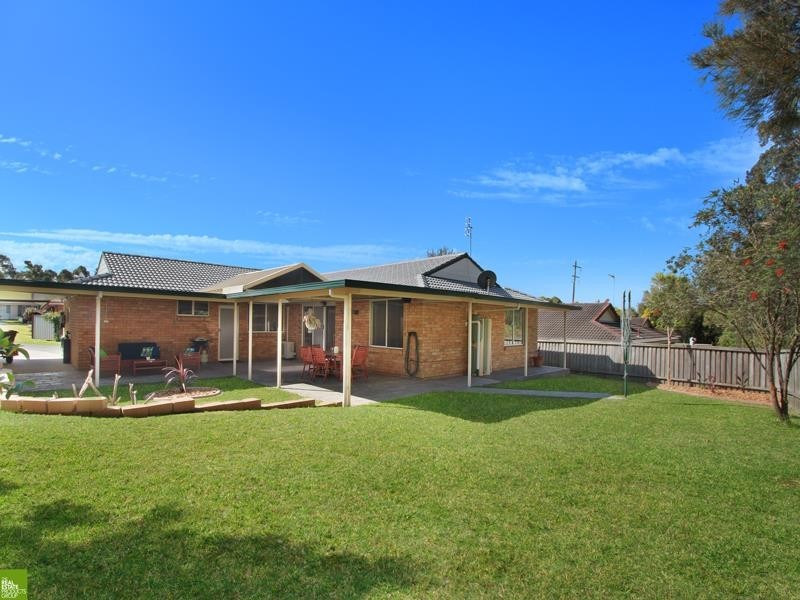 8 Swan Place, Albion Park NSW 2527