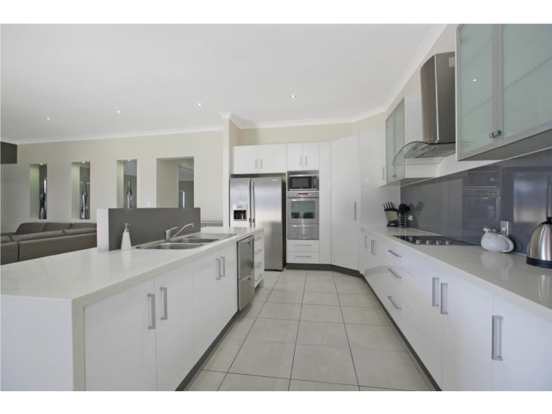 27 Aquila Street, Redland Bay QLD 4165