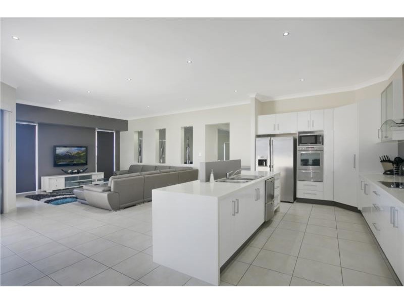 27 Aquila Street, Redland Bay QLD 4165