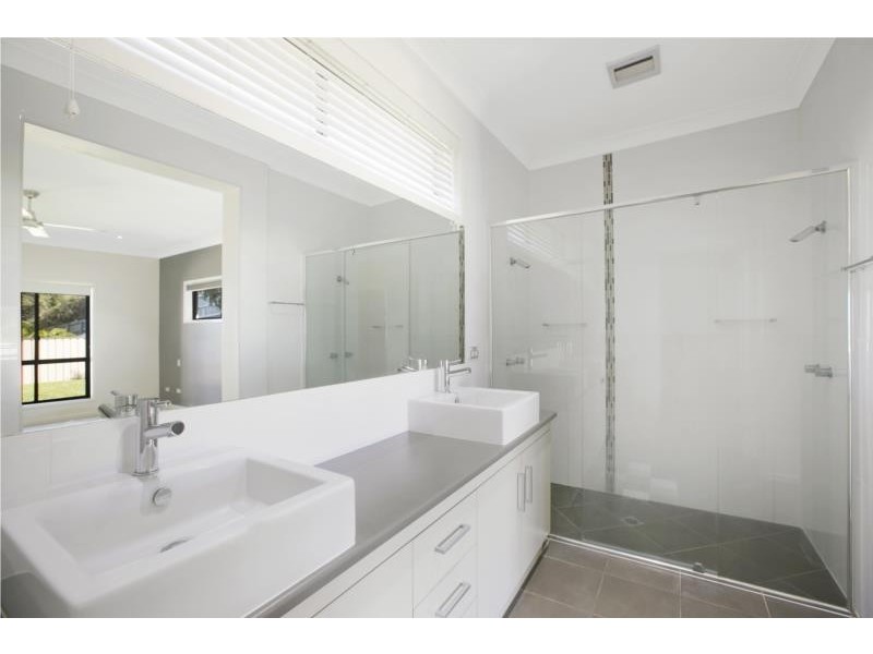 27 Aquila Street, Redland Bay QLD 4165