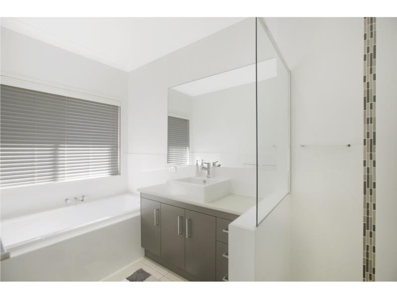 27 Aquila Street, Redland Bay QLD 4165