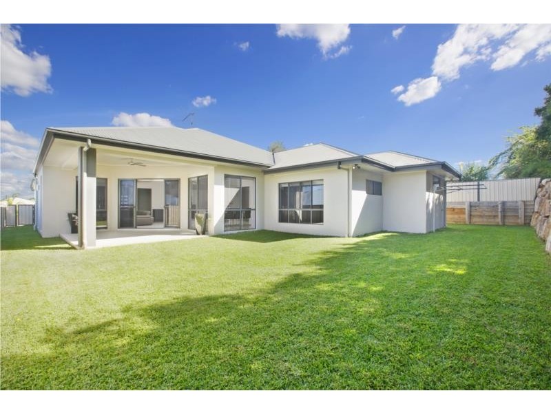27 Aquila Street, Redland Bay QLD 4165