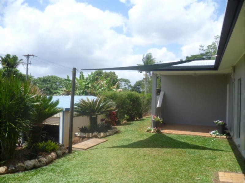 5 Violet Street, Mooroobool QLD 4870
