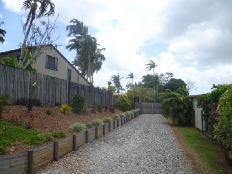5 Violet Street, Mooroobool QLD 4870