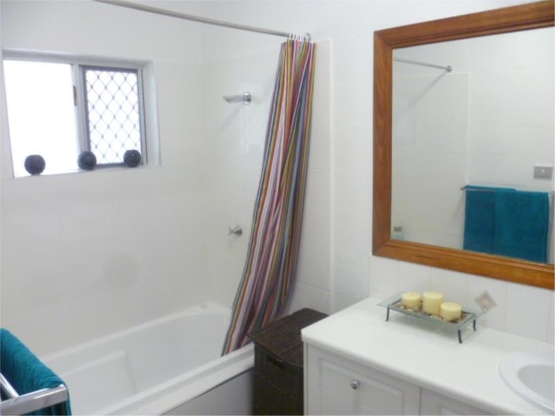 5 Violet Street, Mooroobool QLD 4870