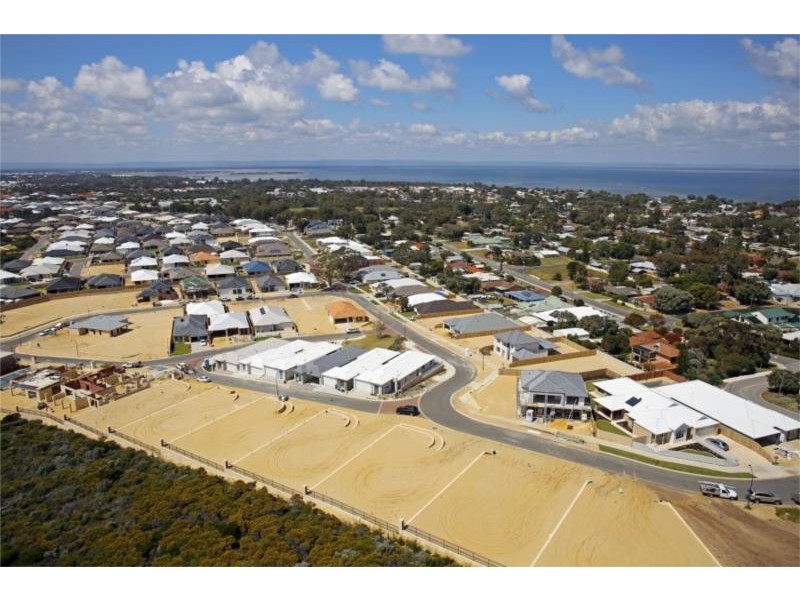 68 Torwoood Edge, Halls Head WA 6210