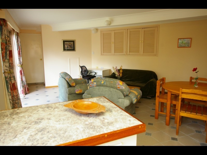 11 Sherborne Place, Chapel Hill QLD 4069