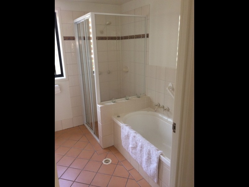 2/5 Ewart Street, Burleigh Heads QLD 4220