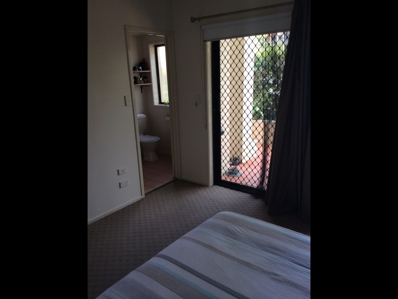 2/5 Ewart Street, Burleigh Heads QLD 4220