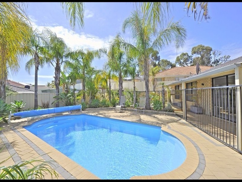 4 Japonica Heights, Halls Head WA 6210