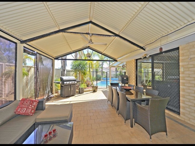 4 Japonica Heights, Halls Head WA 6210